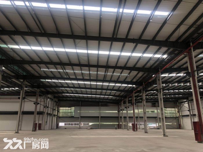 崇川5万平单层厂房出租，园区美丽，周边道路宽敞，交通非常便利